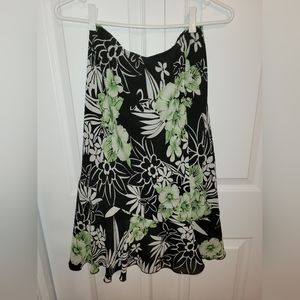 💚 2/$20 Reitmans floral print skirt with an elastic waist size 5